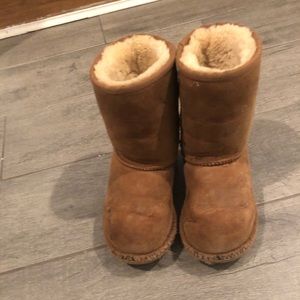 Girls tan UGG boots in used condition. Size 11.